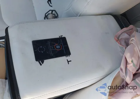 2023 Tesla Model Y Awd/Long Range Dual Motor All-Wheel Drive z USA, uszkodzony, nr VIN 7SAYGAEE0PF861752